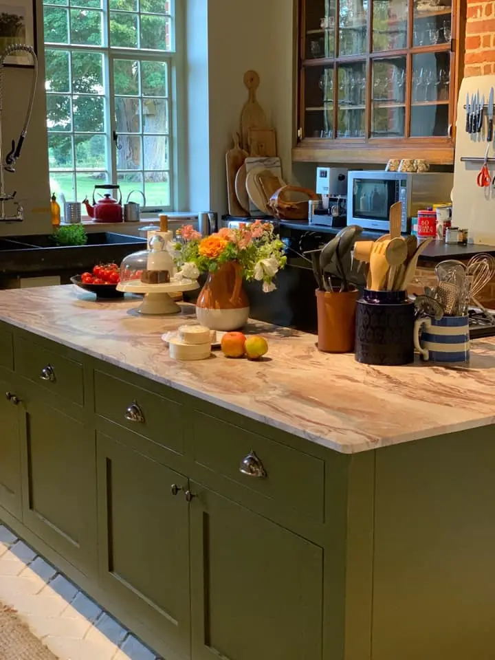 Colourful kitchen fitted with a stone worktop