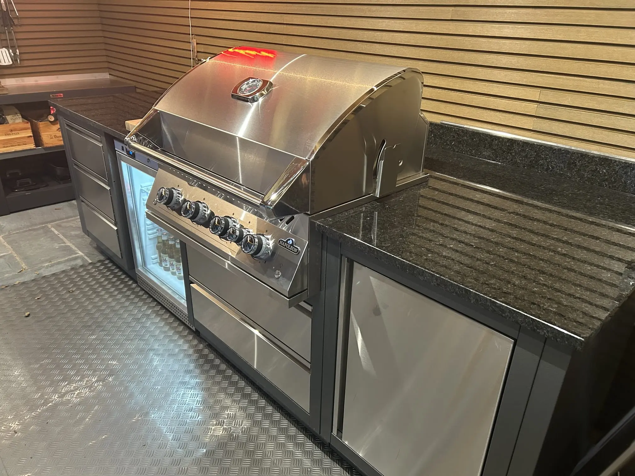 Garden kitchen surfaces cut from weatherproof stone